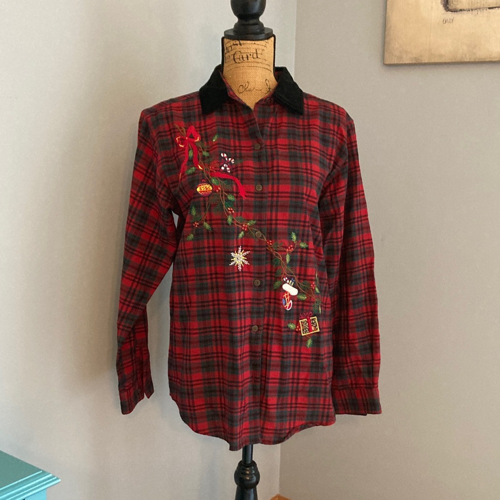 Casey & Max Plaid Button Down Shirt with Christmas Holiday Embroidery Size M